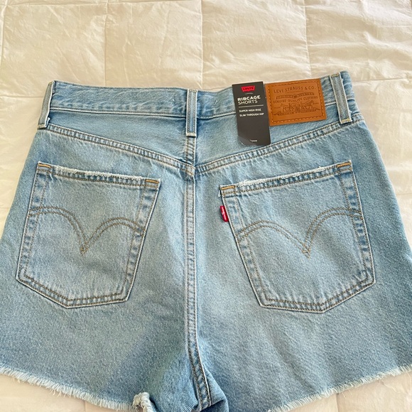 Levi’s ribcage shorts NWT size 30 - Picture 5 of 6